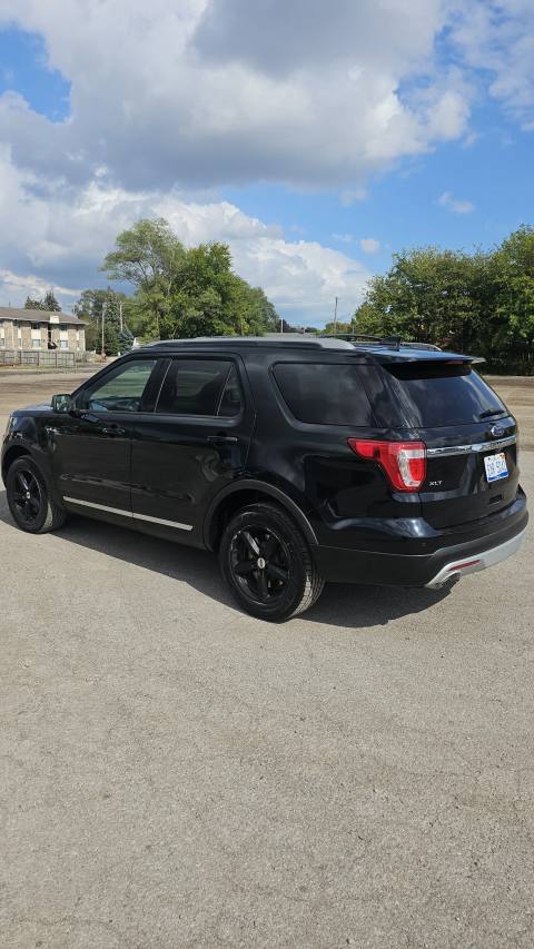 Vehicle photo 4