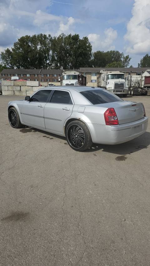 Vehicle photo 4