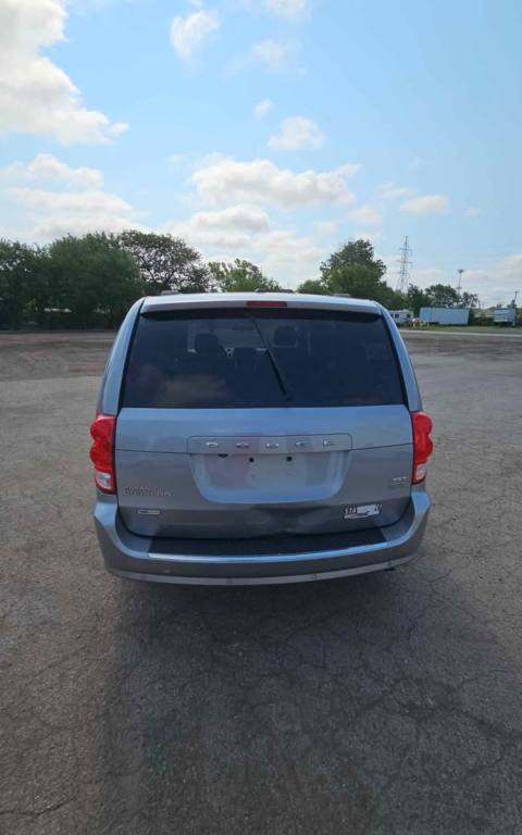 Vehicle photo 6