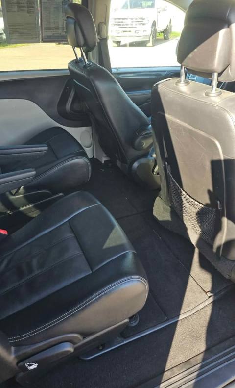 Vehicle photo 9