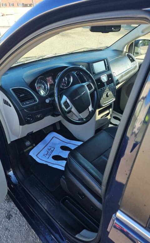 Vehicle photo 7