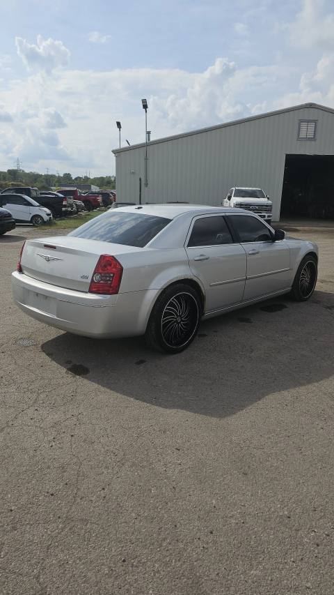 Vehicle photo 5