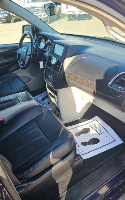 Vehicle photo 8