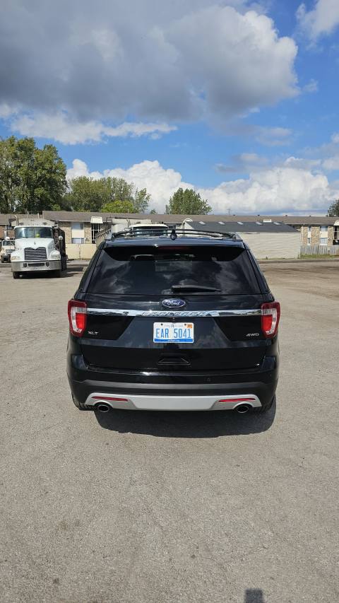 Vehicle photo 6
