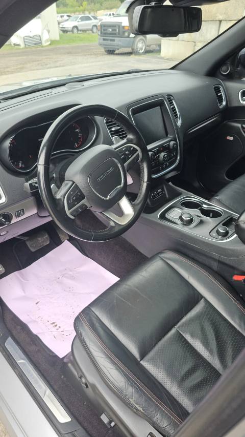 Vehicle photo 9