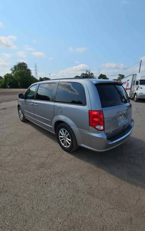 Vehicle photo 4
