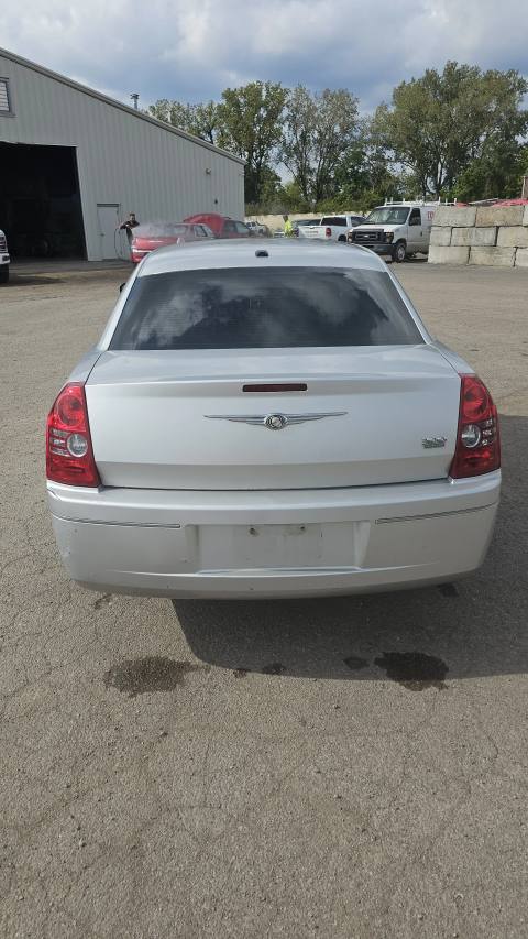 Vehicle photo 6
