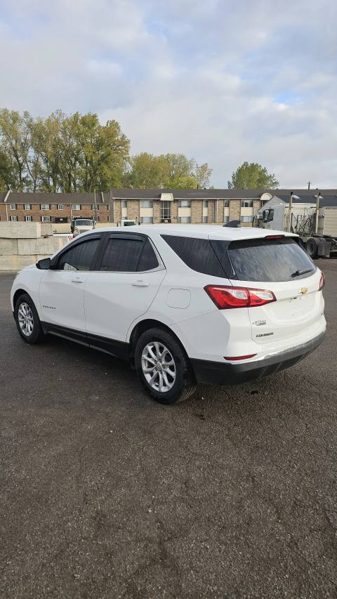 Vehicle photo 6
