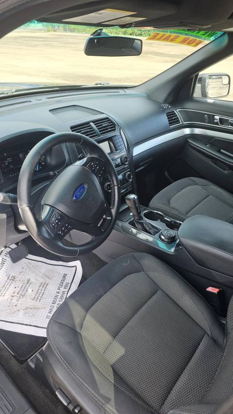 Vehicle photo 8