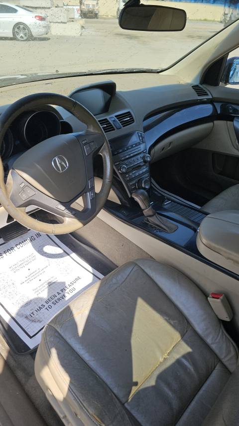 Vehicle photo 8