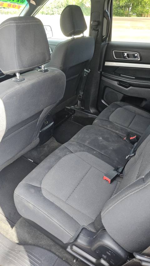 Vehicle photo 9