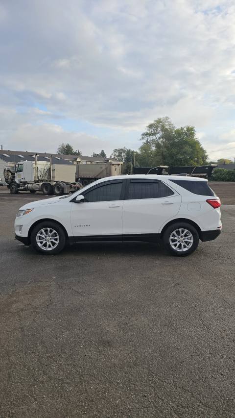Vehicle photo 4